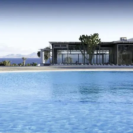 La The Two Bedroom With Half Board,wifi, In Playa Blanca Apartment *