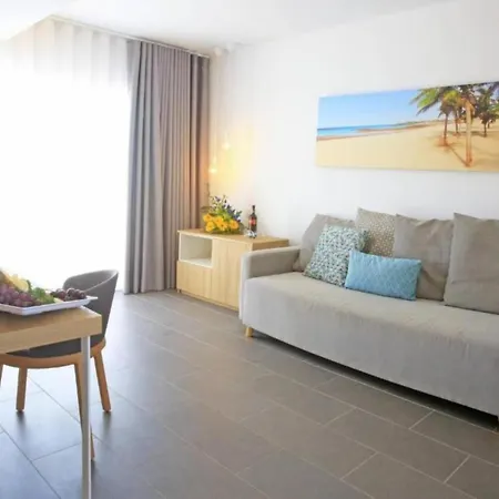 La The Two Bedroom With Half Board,wifi, In Playa Blanca Lägenhet