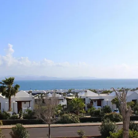 La The Two Bedroom With Half Board,wifi, In Playa Blanca