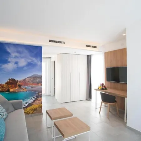 Daire La The Two Bedroom With Half Board,wifi, In Playa Blanca