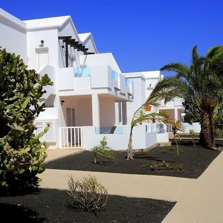 La The Two Bedroom With Half Board,wifi, In Playa Blanca بلايا بلانكا